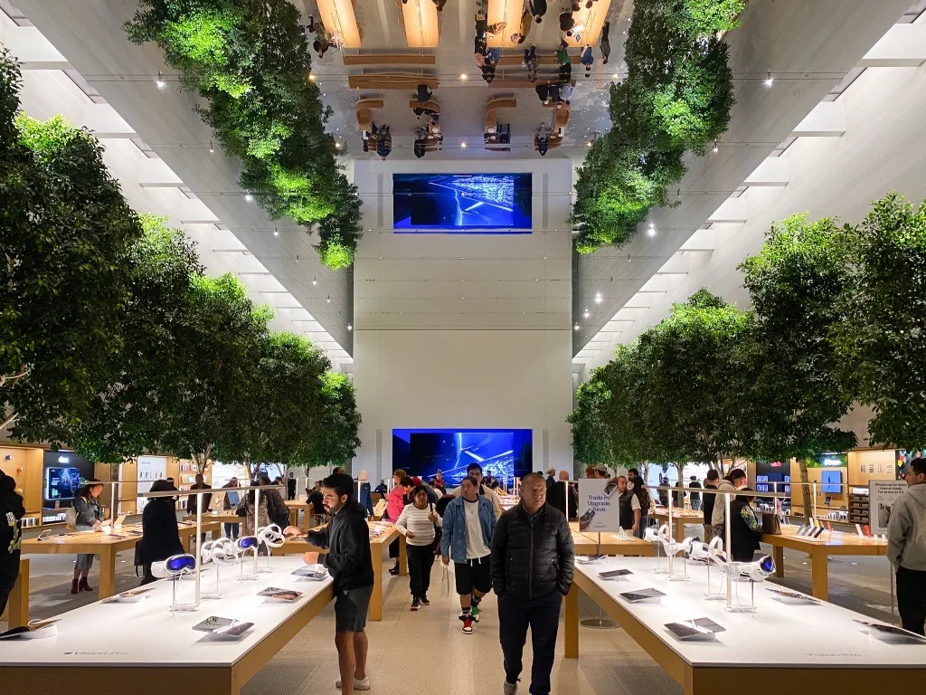 Exterior of an Apple Store at The Grove shopping mall in Los Angeles (file photo)